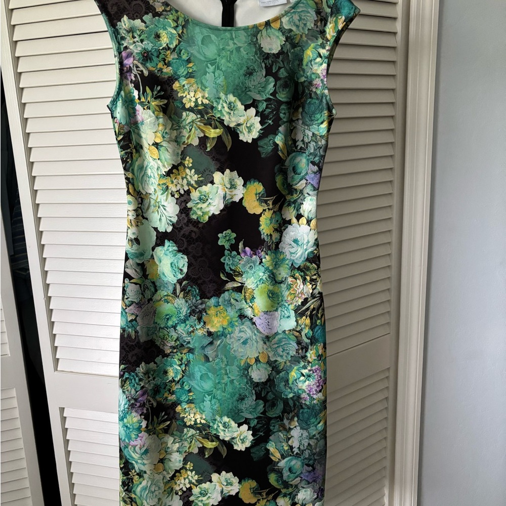 Scuba dress in green multi, never worn but no tags